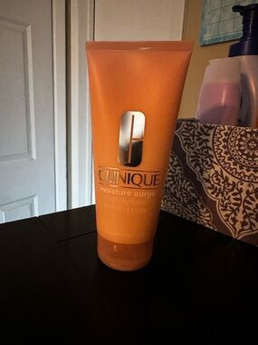 Clinique Moisture Surge Body Hydrator